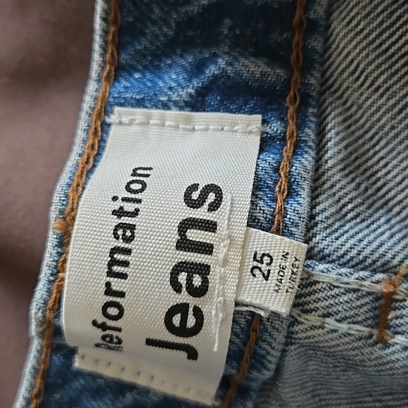 Reformation Charlie High Rise Jean Short - Picture 3 of 8